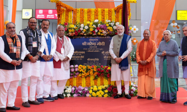 ಅಯೋಧ್ಯೆ ಧಾಮ್ ಜಂಕ್ಷನ್ ರೈಲು ನಿಲ್ದಾಣವನ್ನು ಪ್ರಧಾನಿ ಉದ್ಘಾಟಿಸಿದರು ಆರು ಹೊಸ ವಂದೇ ಭಾರತ್ ರೈಲುಗಳಿಗೆ ಪ್ರಧಾನಮಂತ್ರಿ ಚಾಲನೆ ನೀಡಿದರು