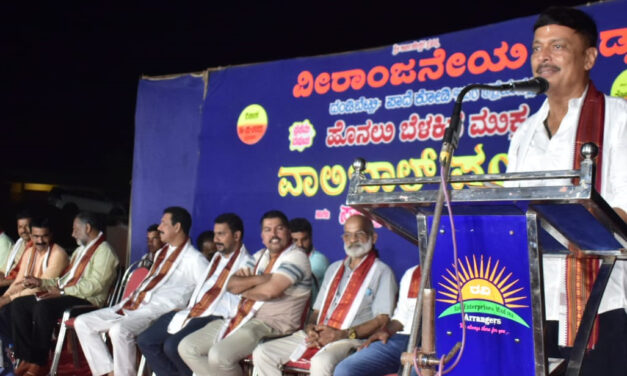 ಪಾದೆಕೋಡಿ ಹೊನಲು ಬೆಳಕಿನ ಮುಕ್ತ ವಾಲಿಬಾಲ್ ಪಂದ್ಯಾಟ