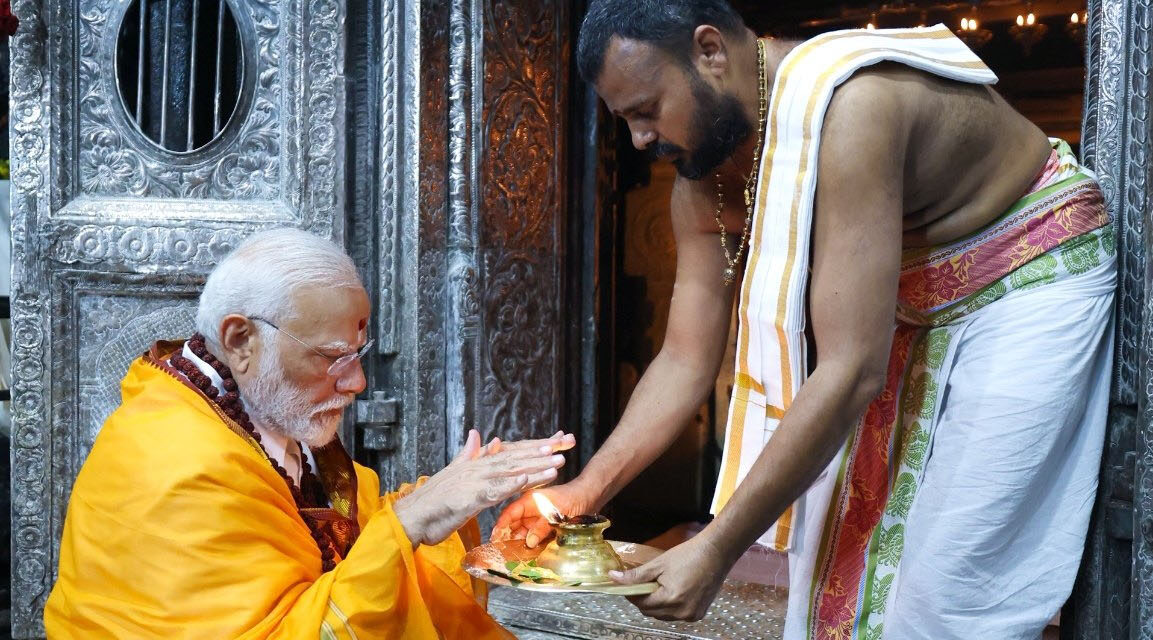 ತಮಿಳುನಾಡಿನ ಅರುಲ್ಮಿಗು ರಾಮನಾಥಸ್ವಾಮಿ ದೇವಾಲಯದಲ್ಲಿ ಪ್ರಧಾನಮಂತ್ರಿಯವರು ಪ್ರಾರ್ಥನೆ ಸಲ್ಲಿಸಿದರು