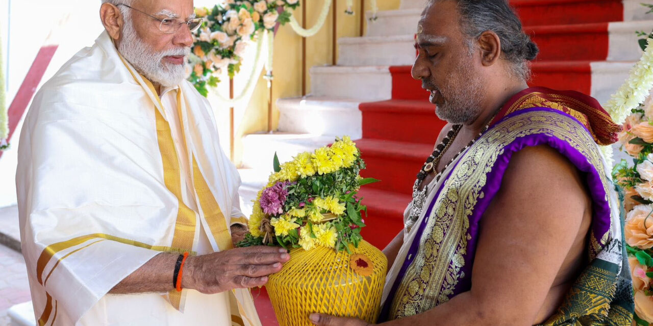 ಧನುಷ್ಕೋಡಿಯ ಕೋತಂಡರಾಮಸ್ವಾಮಿ ದೇವಸ್ಥಾನದಲ್ಲಿ ಪ್ರಧಾನಮಂತ್ರಿಯವರು ದರ್ಶನ ಮತ್ತು ಪೂಜೆ ನೆರವೇರಿಸಿದರು