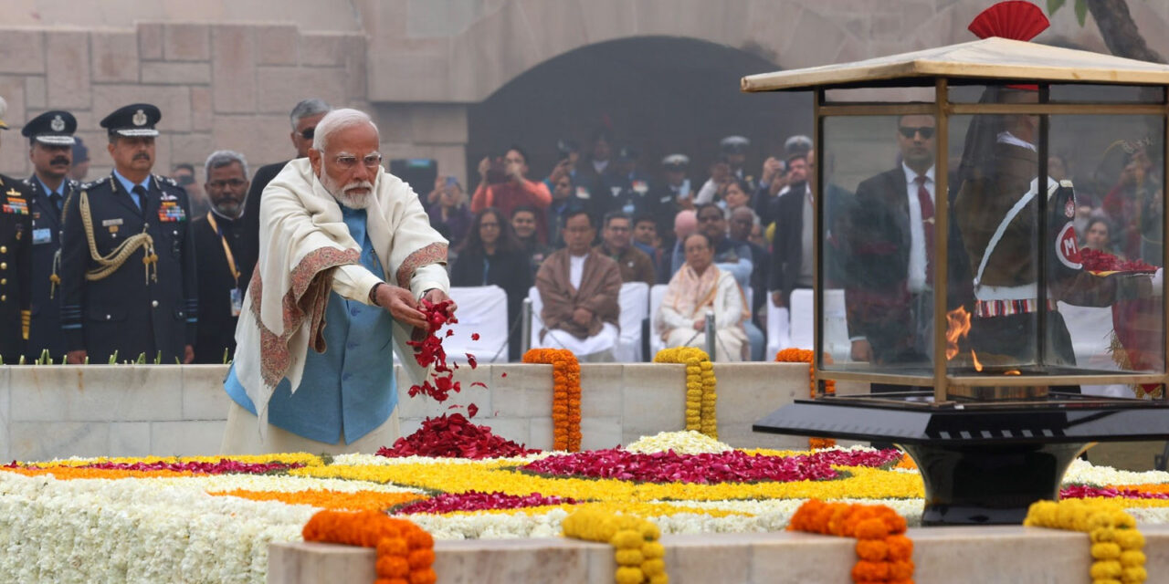 ಮಹಾತ್ಮ ಗಾಂಧೀಜಿಯವರ ಪುಣ್ಯತಿಥಿಯಂದು ಅವರಿಗೆ ಪುಷ್ಪ ನಮನ ಸಲ್ಲಿಸಿದ ಪ್ರಧಾನಮಂತ್ರಿ