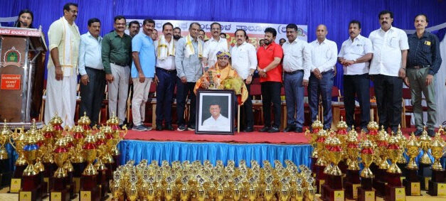 ಬಂಟ್ವಾಳ ಬಂಟರ ಸಂಘದಿಂದ ಸಮಾಜದ ಸಾಧಕರಿಗೆ ಗೌರವಾರ್ಪಣೆ