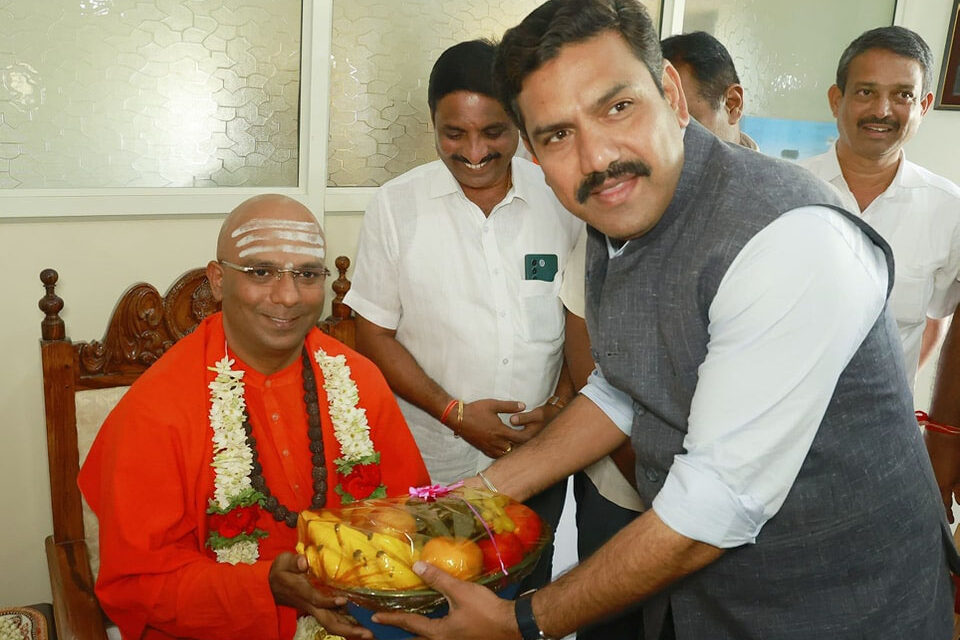 ಚಿಕ್ಕಮಗಳೂರಿನ ಬಸವ ತತ್ವ ಪೀಠಕ್ಕೆ ಭೇಟಿ