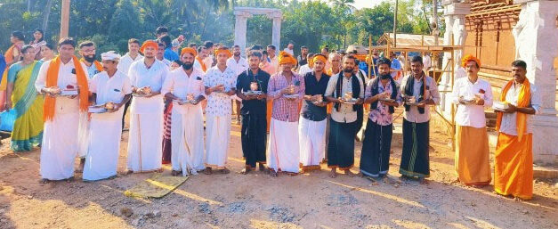 ತುಂಬೆ ಮನೆ, ಮನೆಗೆ ಮಂತ್ರಾಕ್ಷತೆ ವಿತರಣೆ