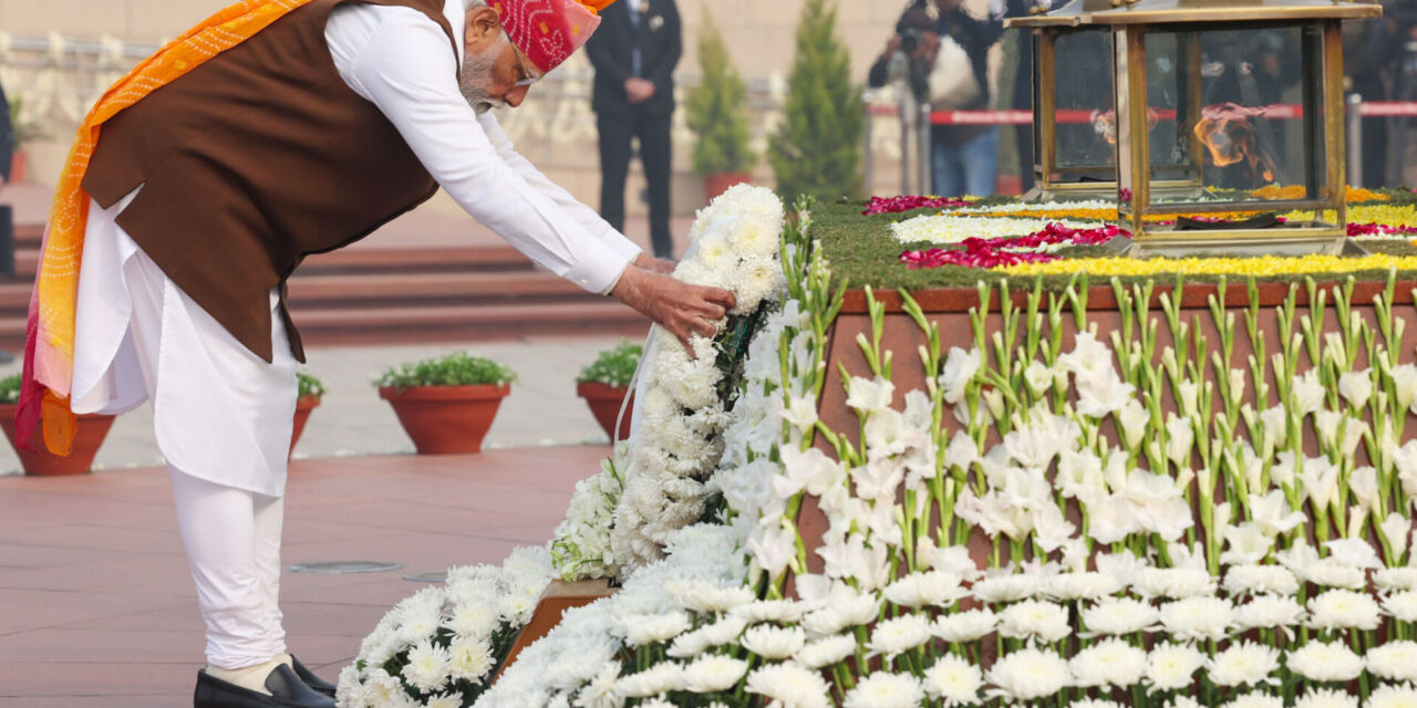 ರಾಷ್ಟ್ರೀಯ ಸಮರ ಸ್ಮಾರಕದಲ್ಲಿ ಗೌರವ ಸಲ್ಲಿಸಿದ ಪ್ರಧಾನಮಂತ್ರಿ