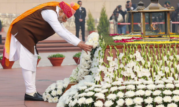 ರಾಷ್ಟ್ರೀಯ ಸಮರ ಸ್ಮಾರಕದಲ್ಲಿ ಗೌರವ ಸಲ್ಲಿಸಿದ ಪ್ರಧಾನಮಂತ್ರಿ