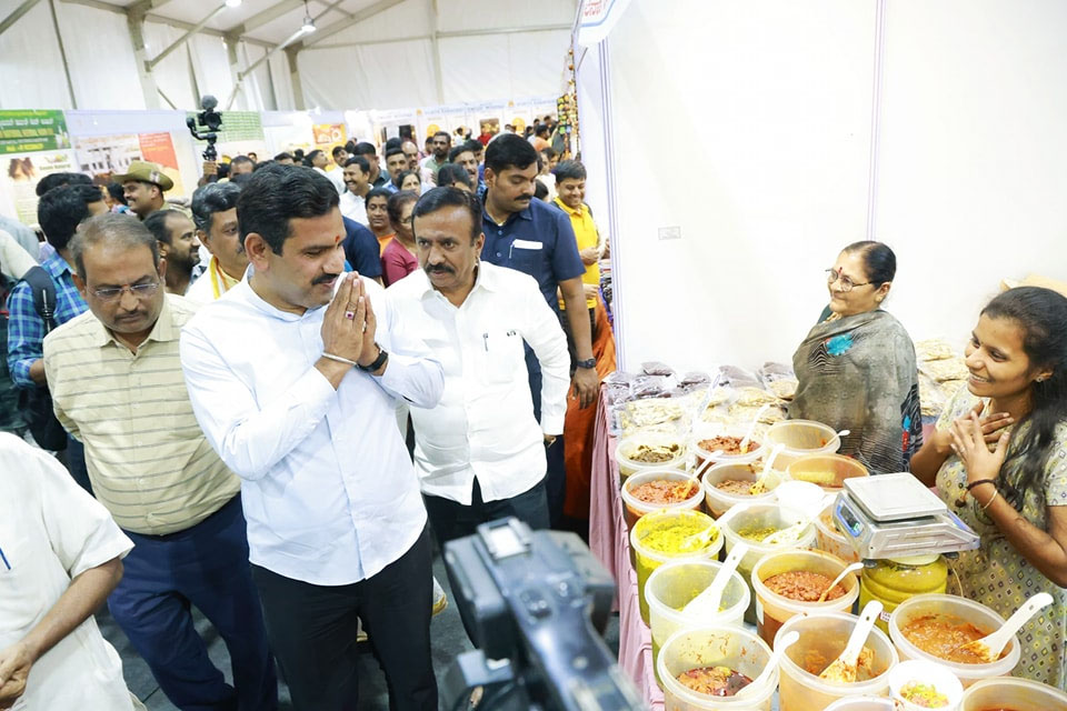 “ಸ್ವದೇಶಿ ಉತ್ಪನ್ನಗಳ ಪ್ರೋತ್ಸಾಹ ಸ್ವಾವಲಂಬಿ ಭಾರತಕ್ಕೆ ಸೋಪಾನ”