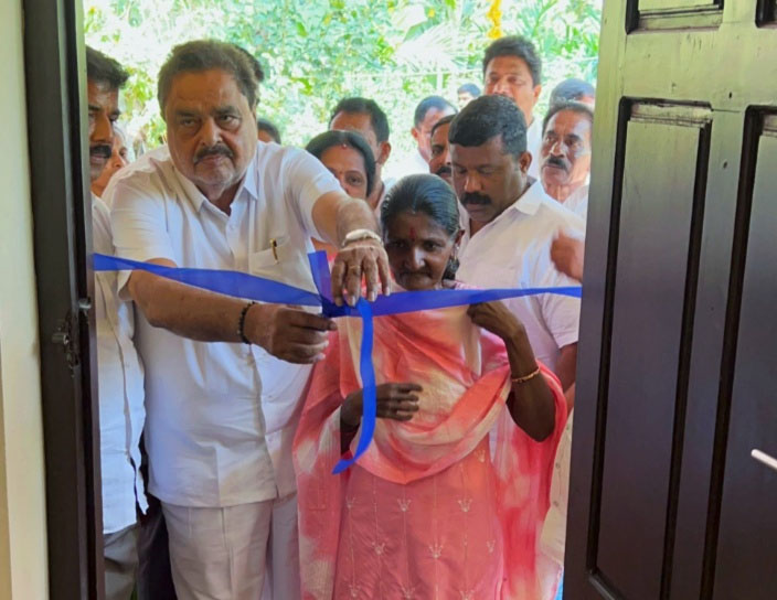 ಆಶ್ರಯ ಕುಟೀರ ಹಸ್ತಾಂತರ