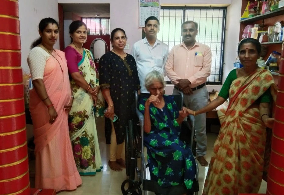 ಶ್ರೀ ಕ್ಷೇತ್ರ ಧರ್ಮಸ್ಥಳ ಗ್ರಾಮಾಭಿವೃದ್ಧಿ ಯೋಜನೆಯಿಂದ ವೀಲ್ ಚಯರ್ ಹಸ್ತಾಂತರ