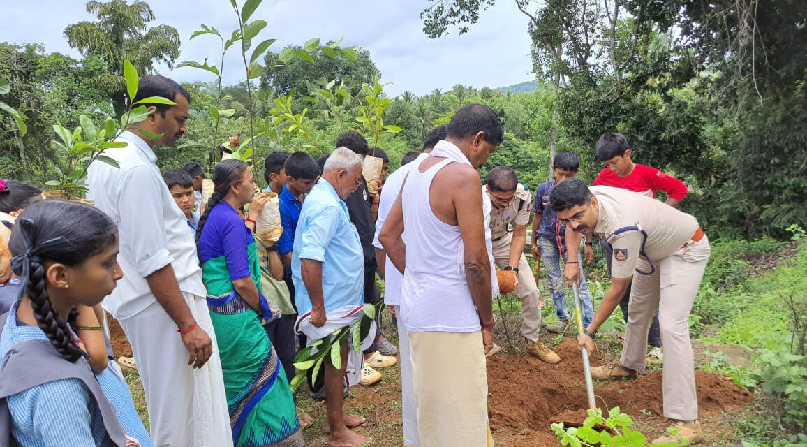 ಕಲ್ಲಡ್ಕ ಶ್ರೀರಾಮ ಹಿ. ಪ್ರಾ. ಶಾಲೆಯ ವಿಜ್ಞಾನ ಸಂಘದ ವಿದ್ಯಾರ್ಥಿಗಳ ಜೊತೆಗೂಡಿ  ವಿಶ್ವ ಪರಿಸರ ದಿನಾಚರಣೆ