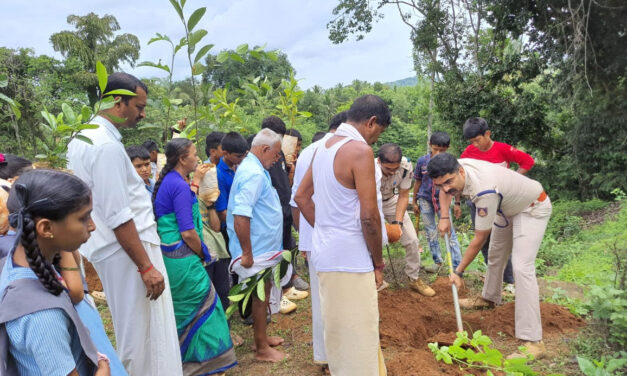 ಕಲ್ಲಡ್ಕ ಶ್ರೀರಾಮ ಹಿ. ಪ್ರಾ. ಶಾಲೆಯ ವಿಜ್ಞಾನ ಸಂಘದ ವಿದ್ಯಾರ್ಥಿಗಳ ಜೊತೆಗೂಡಿ  ವಿಶ್ವ ಪರಿಸರ ದಿನಾಚರಣೆ