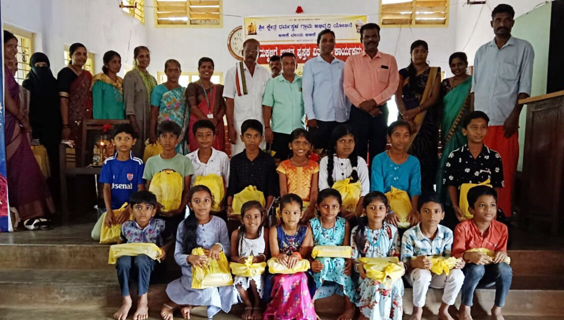 ಗ್ರಾಮಾಭಿವೃದ್ಧಿ ಯೋಜನೆ ಅಳಿಕೆ ಒಕ್ಕೂಟದ ವತಿಯಿಂದ ಉಚಿತ ಬರವಣಿಗೆ ಪುಸ್ತಕ ವಿತರಣೆ