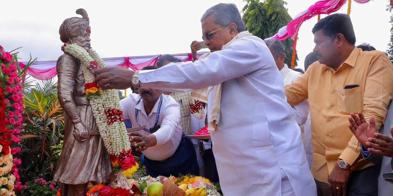 ಕೆಂಪೇಗೌಡರ ಪ್ರತಿಮೆಗೆ ಸಿ.ಎಂ.ಸಿದ್ಧರಾಮಯ್ಯ ಮಾಲಾರ್ಪಣೆ