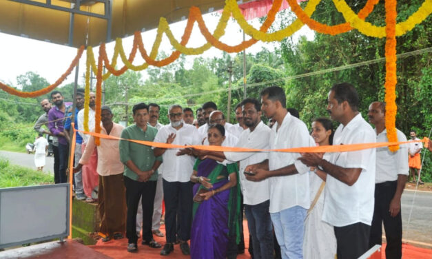 ನರಿಕೊಂಬು  ಗ್ರಾಮದ ಏಲಬೆ ನೂತನವಾಗಿ ನಿರ್ಮಿಸಿದ  ಬಸ್ಸು ತಂಗುದಾನ ಲೋಕಾರ್ಪಣೆ