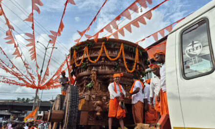 ಶ್ರೀ ಕಾರಿಂಜೇಶ್ವರ ದೇವರ ನೂತನ ಬ್ರಹ್ಮರಥವನ್ನು ಬಿ.ಸಿ ರೋಡ್ ನಲ್ಲಿ  ಸ್ವಾಗತ