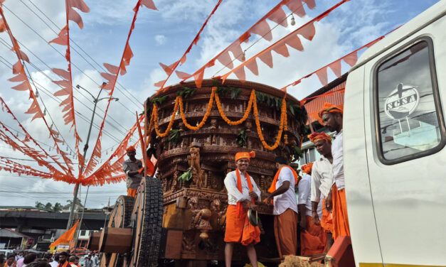 ಶ್ರೀ ಕಾರಿಂಜೇಶ್ವರ ದೇವರ ನೂತನ ಬ್ರಹ್ಮರಥವನ್ನು ಬಿ.ಸಿ ರೋಡ್ ನಲ್ಲಿ  ಸ್ವಾಗತ