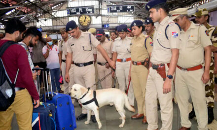 ಭಯೋತ್ಪಾದಕ ದಾಳಿ ಎಚ್ಚರಿಕೆ – ಮುಂಬೈನಾದ್ಯಂತ ಪೊಲೀಸರು ಹೈಅಲರ್ಟ್‌