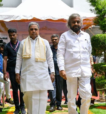 ಅರಣ್ಯ ಭವನದ ಬಳಿ ಮಾಧ್ಯಮ ಪ್ರತಿನಿಧಿಗಳ ಜೊತೆ ಸಿ.ಎಂ.ಸಿದ್ಧರಾಮಯ್ಯ – ಸುದ್ಧಿಗೋಷ್ಠಿ