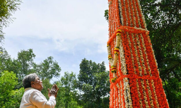 ರಾಷ್ಟ್ರೀಯ ಅರಣ್ಯ ಹುತಾತ್ಮ‌ರ ದಿ‌ನದ ಅಂಗವಾಗಿ ಹುತಾತ್ಮ ಅರಣ್ಯ ಸಿಬ್ಬಂದಿಗಳ ಸ್ಮಾರಕಕ್ಕೆ ಸಿ.ಎಂ.ಸಿದ್ಧರಾಮಯ್ಯ ಪುಷ್ಪನಮನ