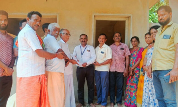 ಯೋಜನೆಯಿಂದ ರೂ. 50,000 ಮಂಜೂರಾತಿ ಪತ್ರ ಹಸ್ತಾಂತರ