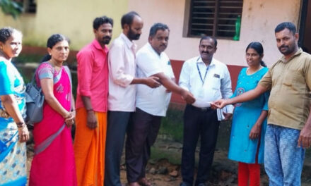 ಗ್ರಾಮಾಭಿವೃದ್ಧಿ ಯೋಜನೆಯಿಂದ  ಪರಿಹಾರ ಸಹಾಯಧನದ ಚೆಕ್  ಹಸ್ತಾಂತರ