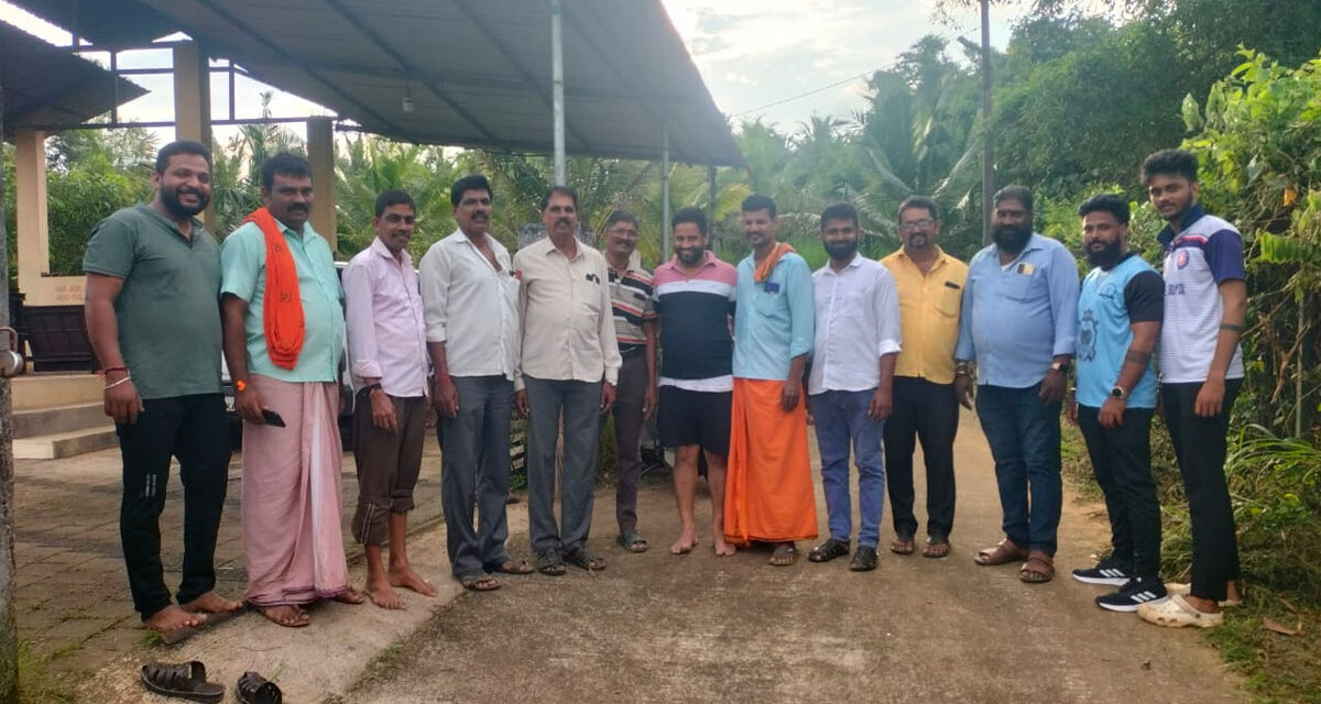 ನರಿಕೊಂಬು :ಹಿಂದೂ ರುದ್ರ ಭೂಮಿಯ ಸ್ವಚ್ಛತಾ ಕಾರ್ಯಕ್ರಮ