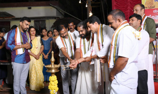 ಜಗತ್ತಿನ ಅಜ್ಞಾನದ ಕತ್ತಲೆಯನ್ನು ದೂರ ಮಾಡಲು ಉಷಾಕಿರಣವಾಗಿ ಮೂಡಿ ಬಂದವರು ನಾರಾಯಣ ಗುರುಗಳು – ದಿನೇಶ್ ಸುವರ್ಣ ರಾಯಿ