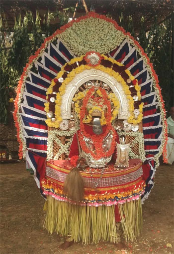 ವೀರಕಂಭ ಶ್ರೀ ಗಿಲ್ಕಿಂಜತಾಯಿ ದೈವದ ದೊಂಪದ ಬಲಿ ನೇಮೋತ್ಸವ