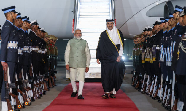 ಕತಾರ್ ನ ಅಮೀರ್ ಘನತೆವೆತ್ತ ಶೇಖ್ ತಮೀಮ್ ಬಿನ್ ಹಮದ್ ಅಲ್ ಥಾನಿ ಅವರನ್ನು ಭಾರತಕ್ಕೆ ಸ್ವಾಗತಿಸಿದ ಪ್ರಧಾನಮಂತ್ರಿ