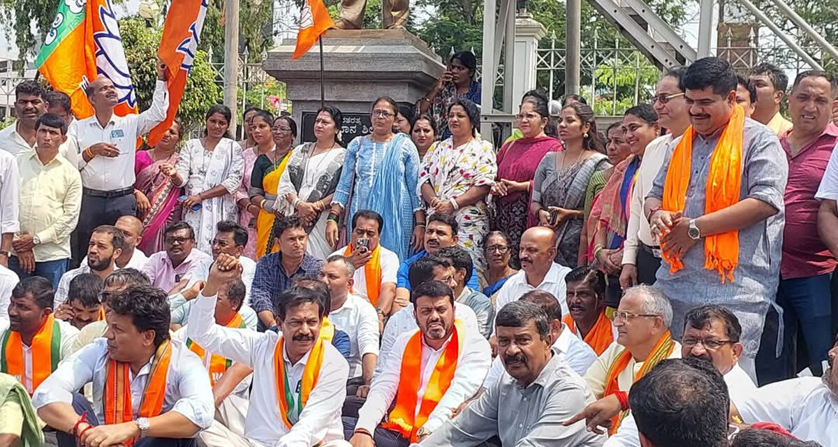 ಉಪಮುಖ್ಯಮಂತ್ರಿ ಡಿ. ಕೆ. ಶಿವಕುಮಾರ್ ವಿರುದ್ಧ ಮಂಗಳೂರಿನಲ್ಲಿ ಪ್ರತಿಭಟನೆ