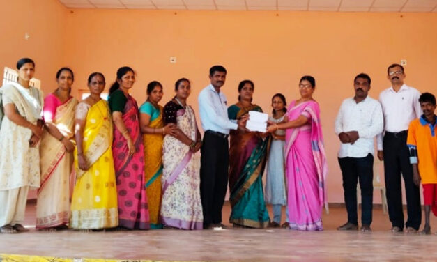 ಶಾಲಾ ರಂಗ ಮಂದಿರ ನಿರ್ಮಾಣ ಮಂಜೂರಾದ ಅನುದಾನದ ಮಂಜೂರಾತಿ ಪತ್ರ ಹಸ್ತಾಂತರ