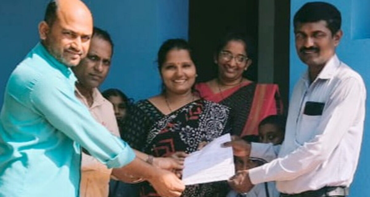 ದೇಲಂತ ಬೆಟ್ಟು ಶಾಲಾ ಶೌಚಾಲಯ ನಿರ್ಮಾಣಕ್ಕೆ ಮಂಜೂರಾದ ಅನುದಾನದ ಮಂಜೂರಾತಿ ಪತ್ರ ಹಸ್ತಾಂತರ