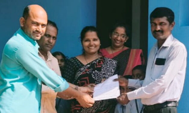 ದೇಲಂತ ಬೆಟ್ಟು ಶಾಲಾ ಶೌಚಾಲಯ ನಿರ್ಮಾಣಕ್ಕೆ ಮಂಜೂರಾದ ಅನುದಾನದ ಮಂಜೂರಾತಿ ಪತ್ರ ಹಸ್ತಾಂತರ