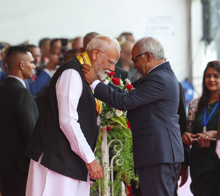 ಪ್ರಧಾನಮಂತ್ರಿ ನರೇಂದ್ರ ಮೋದಿ ಅವರು ರಾಷ್ಟ್ರೀಯ ದಿನಾಚರಣೆಯಲ್ಲಿ ಮಾರಿಷಸ್‌ ನ ಅತ್ಯುನ್ನತ ನಾಗರಿಕ ಪ್ರಶಸ್ತಿಯನ್ನು ಸ್ವೀಕರಿಸಿದರು