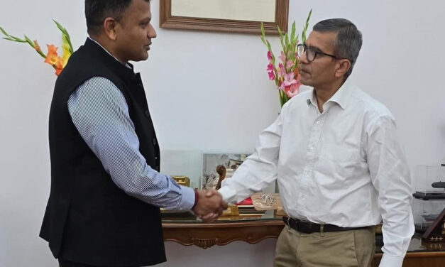 ರಕ್ಷಣಾ ಸಚಿವಾಲಯದ ಕಾರ್ಯದರ್ಶಿರಾಜೇಶ್ ಕುಮಾರ್ ಸಿಂಗ್ ಅವರನ್ನು ಸಂಸದ ಕ್ಯಾ| ಬ್ರಿಜೇಶ್ ಚೌಟ ಭೇಟಿ