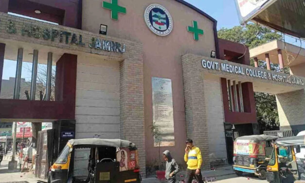 ಭಾರತ-ಪಾಕಿಸ್ತಾನ ಗಡಿಯಲ್ಲಿ ಉದ್ವಿಗ್ನ ಸ್ಥಿತಿ – ಜಮ್ಮು ಸರ್ಕಾರ ಅಲರ್ಟ್; ವೈದ್ಯಕೀಯ ಸಿಬ್ಬಂದಿ ರಜೆ ರದ್ದು