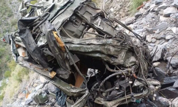 700 ಅಡಿ ಆಳದ ಪ್ರಪಾತಕ್ಕೆ ಬಿದ್ದ ಸೇನಾ ವಾಹನ – ಮೂವರು ಯೋಧರು ಸಾವು