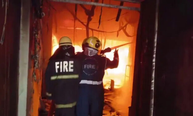 ಹೈದರಾಬಾದ್:  17 ಮಂದಿ ಸಜೀವ ದಹನ