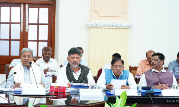 ವಿಧಾನಸೌಧದ‌ ಸಮ್ಮೇಳನ ಸಭಾಂಗಣದಲ್ಲಿ ಎಲ್ಲಾ ಜಿಲ್ಲಾಧಿಕಾರಿಗಳು ಮತ್ತು ಜಿಲ್ಲಾ‌‌ ಪಂಚಾಯತ್ ಮುಖ್ಯ ಕಾರ್ಯನಿರ್ವಹಣಾಧಿಕಾರಿಗಳ ಸಭೆ