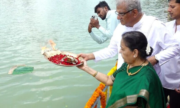 ಧರ್ಮಸ್ಥಳದ ಧರ್ಮಾಧಿಕಾರಿ ಡಾ. ಡಿ. ವಿರೇಂದ್ರ ಹೆಗ್ಗಡೆ ಅವರಿಂದ ಕಾಳಿ ಸರೋವರಕ್ಕೆ ಬಾಗಿನ ಅರ್ಪಣೆ