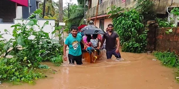 ದಕ್ಷಿಣ ಕನ್ನಡದಲ್ಲಿ ಭಾರೀ ಮಳೆ – ಬೋಟ್ ಗಳಲ್ಲಿ ಸಾರ್ವಜನಿಕರ ಸ್ಥಳಾಂತರ – ಇಬ್ಬರು ಸಾವು