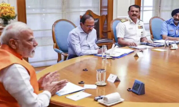 ಭಾರತ-ಪಾಕ್‌ ಉದ್ವಿಗ್ನತೆ ಮಧ್ಯೆ ವಾಯುಪಡೆ ಮುಖ್ಯಸ್ಥರ ಭೇಟಿಯಾದ ಪಿಎಂ ಮೋದಿ