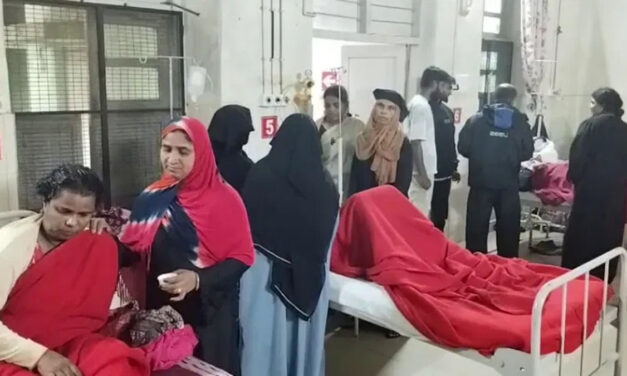 ಸಕಲೇಶಪುರ | ಭಾರೀ ಗಾಳಿ ಮಳೆಗೆ ಹೋಟೆಲ್ ಗೋಡೆ ಕುಸಿತ – ನಾಲ್ವರಿಗೆ ಗಾಯ