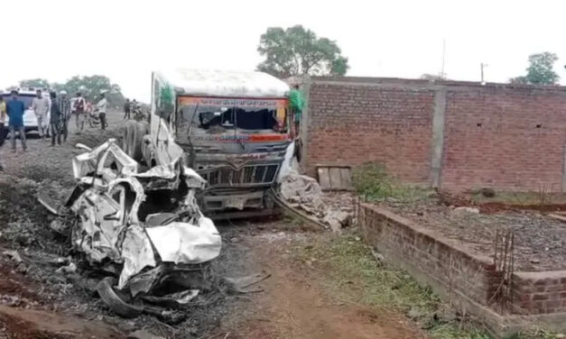 ಕಾರಿನ ಮೇಲೆ ಮಗುಚಿ ಬಿದ್ದ ಸಿಮೆಂಟ್ ಟಿಪ್ಪರ್ – ಒಂದೇ ಕುಟುಂಬದ 9 ಮಂದಿ ದಾರುಣ ಅಂತ್ಯ