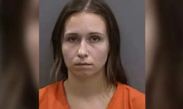 ಕ್ಲಾಸ್‌ರೂಮ್‌ನಲ್ಲೇ ಅಪ್ರಾಪ್ತ ವಿದ್ಯಾರ್ಥಿ ಜೊತೆ ಸೆಕ್ಸ್‌ – ಶಿಕ್ಷಕಿ ಬಂಧನ