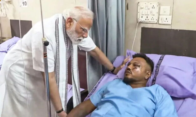 ಅಹಮದಾಬಾದ್‌ ವಿಮಾನ ದುರಂತದಲ್ಲಿ 241 ಮಂದಿ ಸಾವು, ಪವಾಡ ಸದೃಶವಾಗಿ ಏಕೈಕ ಪ್ರಯಾಣಿಕ ಪಾರು