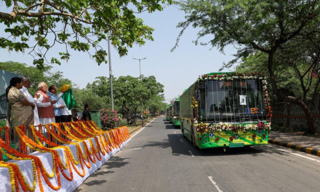 ಸ್ವಚ್ಛ ಮತ್ತು ಹಸಿರು ನಗರ ಸಾರಿಗೆಯನ್ನು ಉತ್ತೇಜಿಸಲು ದೆಹಲಿಯಲ್ಲಿ ವಿದ್ಯುತ್ ಚಾಲಿತ ಬಸ್ ಸೇವೆಗೆ ಪ್ರಧಾನಮಂತ್ರಿ ಚಾಲನೆ