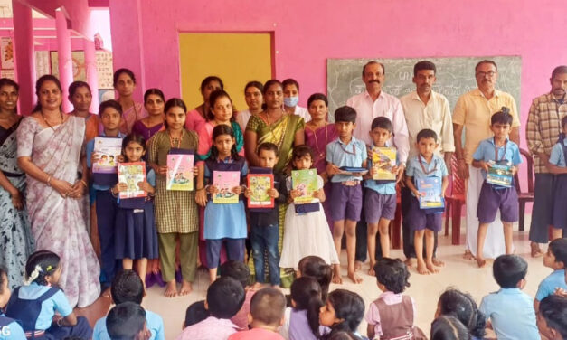 ಪಡಿಬಾಗಿಲು ಹಿ.ಪ್ರಾ.ಶಾಲೆಯಲ್ಲಿ ಉಚಿತ ಸಮವಸ್ತ್ರ ಹಾಗೂ ಪಠ್ಯಪುಸ್ತಕ ವಿತರಣಾ ಕಾರ್ಯಕ್ರಮ