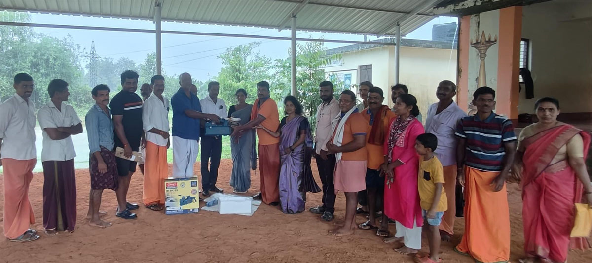ಶೌರ್ಯ ಘಟಕ ಕಾಡಬೆಟ್ಟು ವಗ್ಗ ತಂಡಕ್ಕೆ ದೇವಸ್ಥಾನ ಒಳಾಂಗಣ ಸ್ವಚ್ಛತಾ ಮಷೀನ್ ಹಸ್ತಾಂತರ