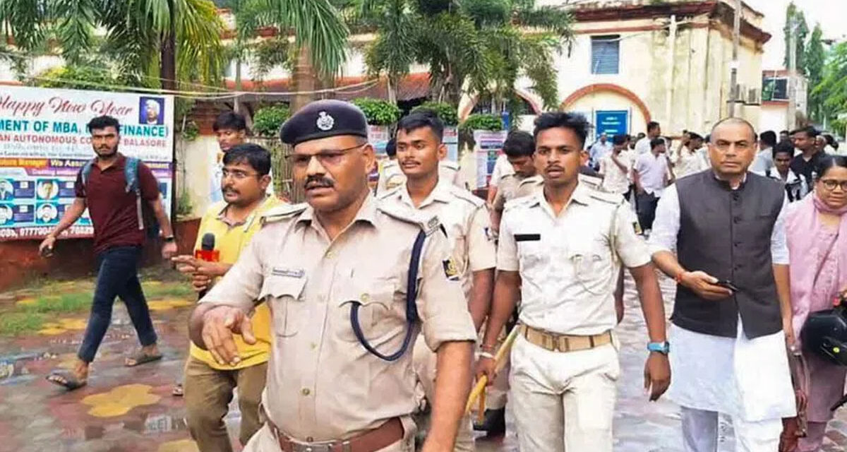 ಲೈಂಗಿಕ ಬಯಕೆ ತೀರಿಸುವಂತೆ ಕಾಲೇಜು HODಯಿಂದ ಕಿರುಕುಳ – ಬೆಂಕಿ ಹಚ್ಚಿಕೊಂಡು ವಿದ್ಯಾರ್ಥಿನಿ ಆತ್ಮಹತ್ಯೆಗೆ ಯತ್ನ